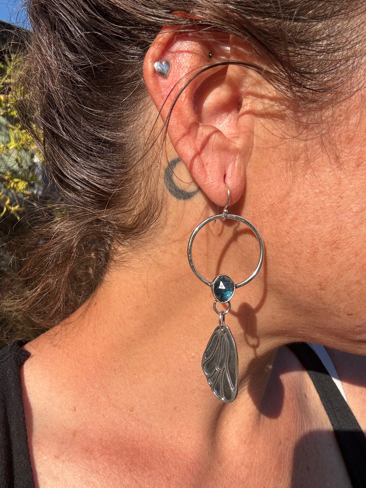 Wing hoops