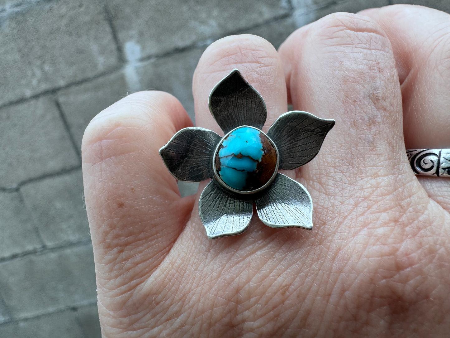 Flower power ring
