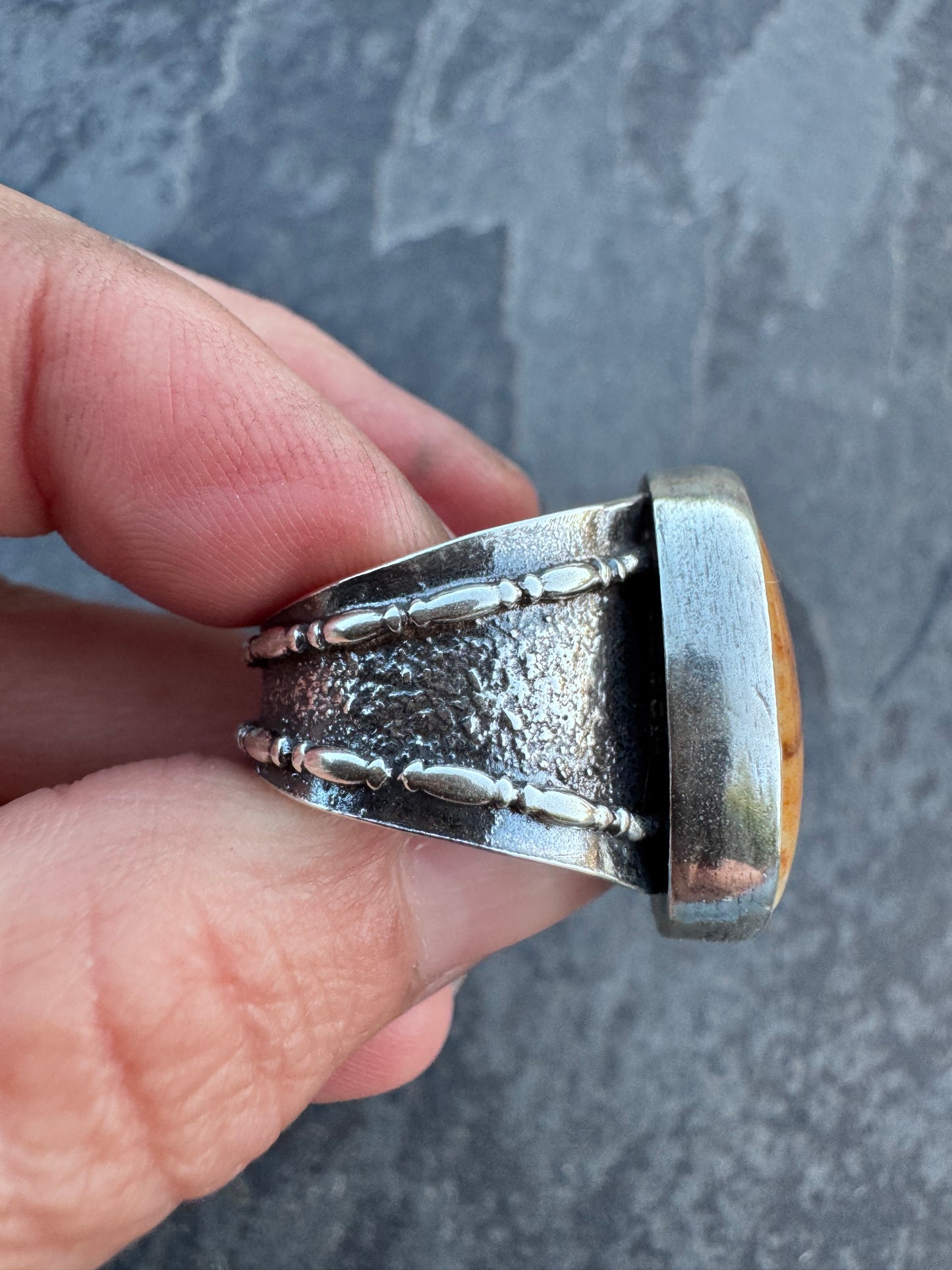 Royston Ribbon Love ring