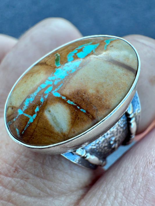 Royston Ribbon Love ring