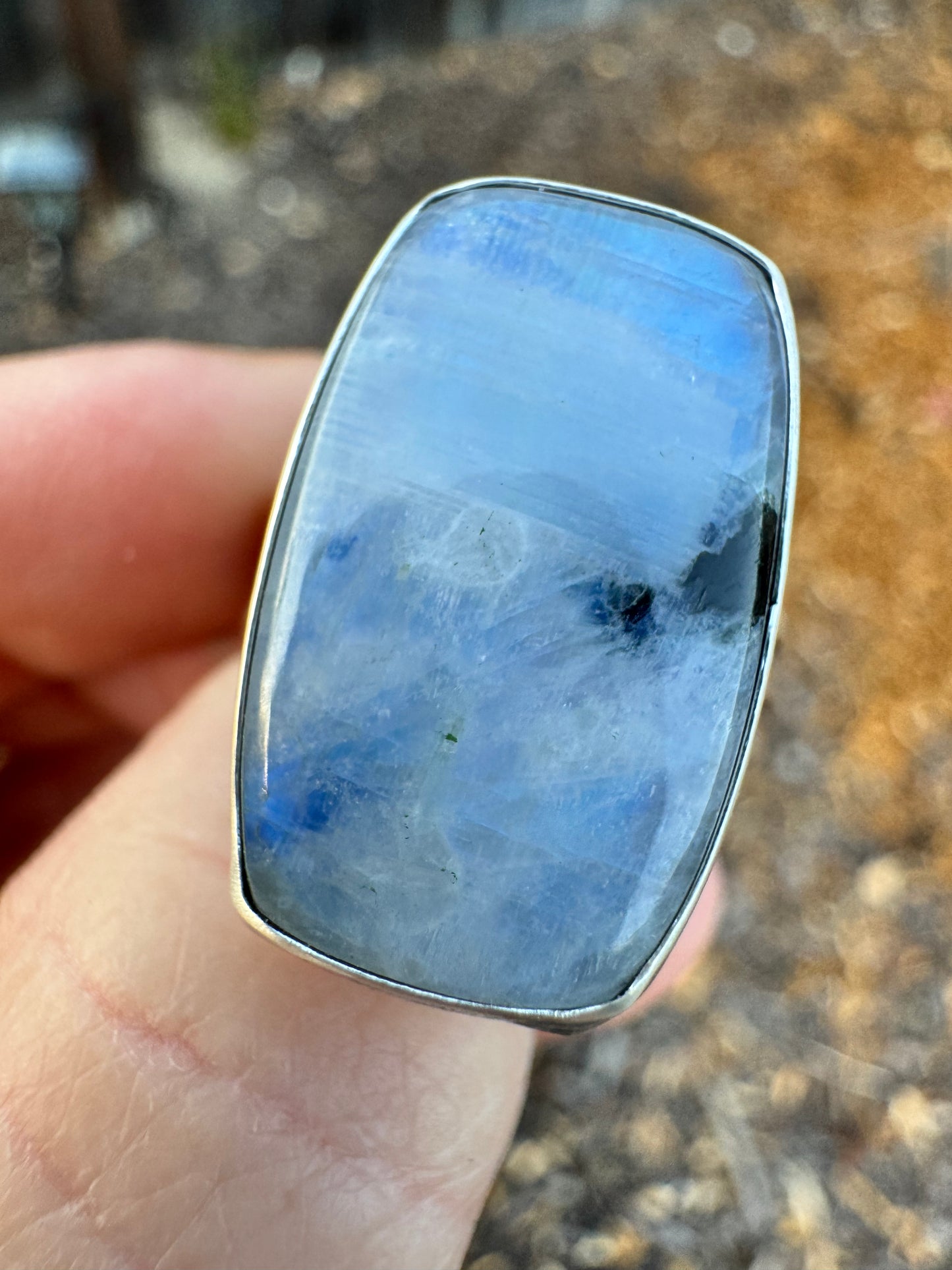 Flashy moonstone