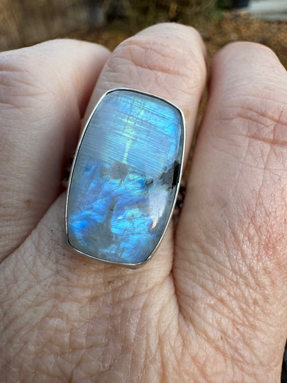 Flashy moonstone